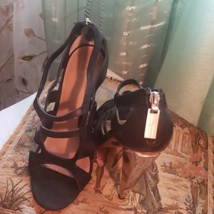 L.A.M.B black shoe 4.5" heels